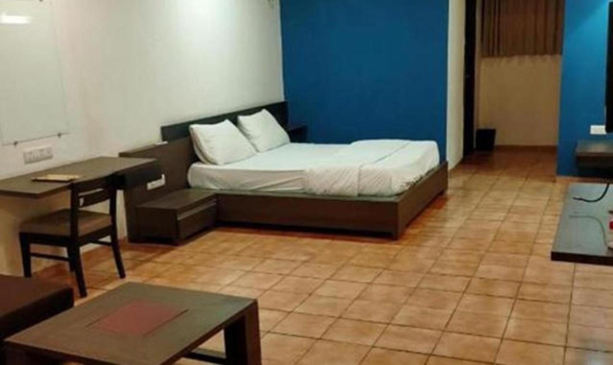 Hotel Sun N Step Club Ahmedabad Exterior foto